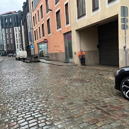 Old Town Cozy With Free Underground Parking شقة