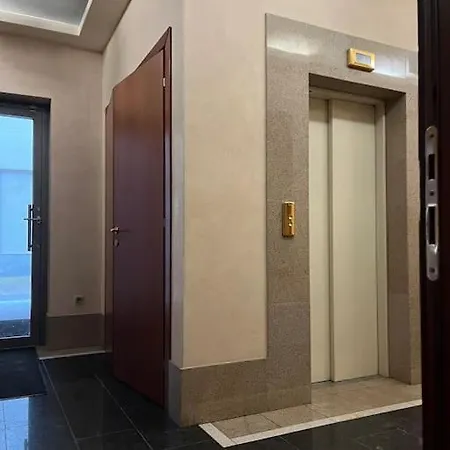 Old Town Cozy With Free Underground Parking Apartment *